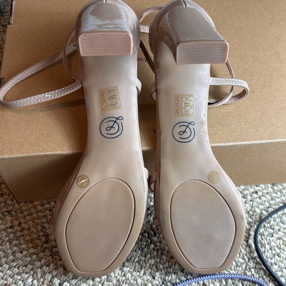 NWOT - Chinese Laundry Women's Heeled Sandal, Beige, Size 9 - Picture 7 of 14
